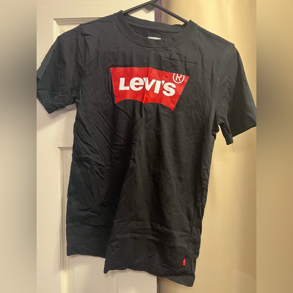 Levi's boys T-Shirt Black in color